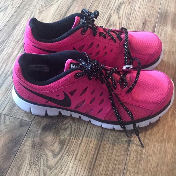 Pink Nike running shoes - NEW w/out box - Picture 3 of 6